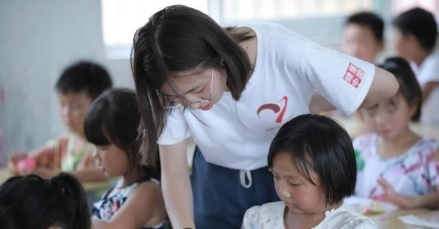 家有二宝育儿|教育部下发的通知，让中小学生腰杆子挺起来了，家长表示早该如此