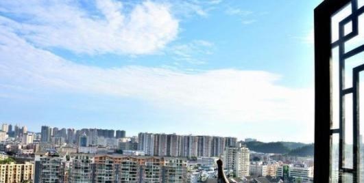 卫健委 资阳一县城天选之子，当地“受宠”县城，又被一高铁“砸中”