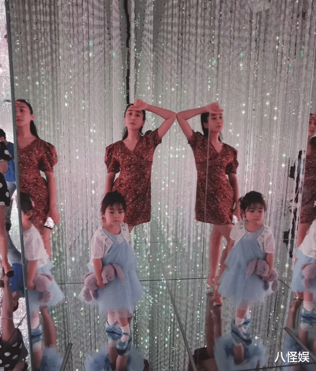 |严屹宽带妻女出游迎中秋，3岁肉肉变长腿小女神，一家人超幸福