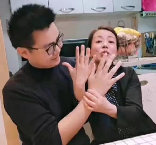 巴渝风景线 熊磊联手杜新枝组建婆媳联盟：赞美婆婆洗白自己，攻击抹黑许敏！