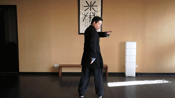 经络|伸筋一寸，寿涨十年！每晚花上十分钟，三招通经拔病根！(中医专家示范）