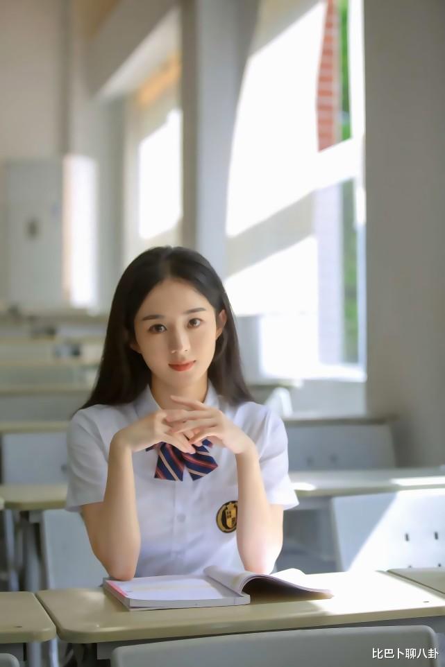 斯嘉丽·约翰逊|赵丽颖学院风清新脱俗，宝妈立马变少女，真是太减龄了。