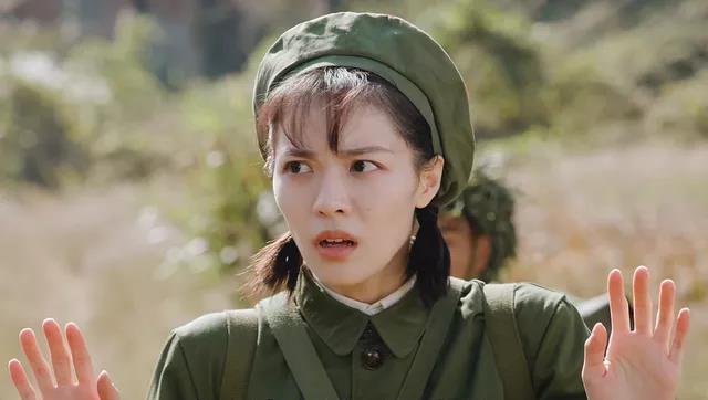 英雄岁月之王牌部队|《王牌部队》高开低走，观众喊话编剧：军旅剧的皮子，偶像剧的陷