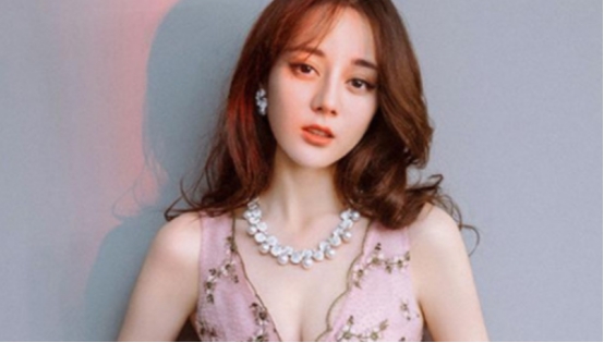 迪丽热巴|迪丽热巴也没人人爱，人人爱的人背后，势力得多强？