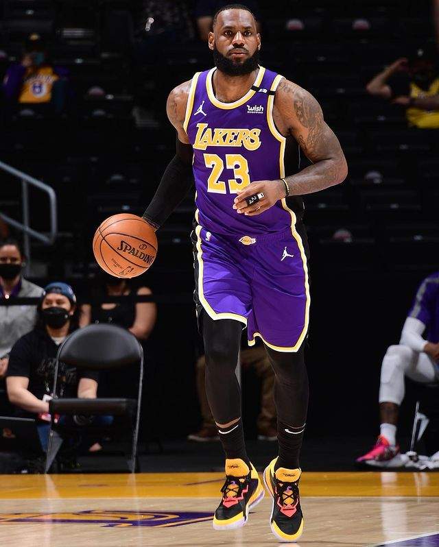 科怀·伦纳德|NBA球员上脚：伦纳德二代曝光，欧文上脚配色不一般