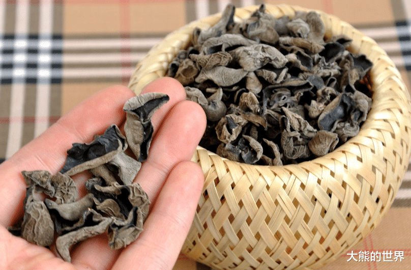冬天泡黑木耳不要只加水，分享一个妙招，5分钟搞定，又软又厚实