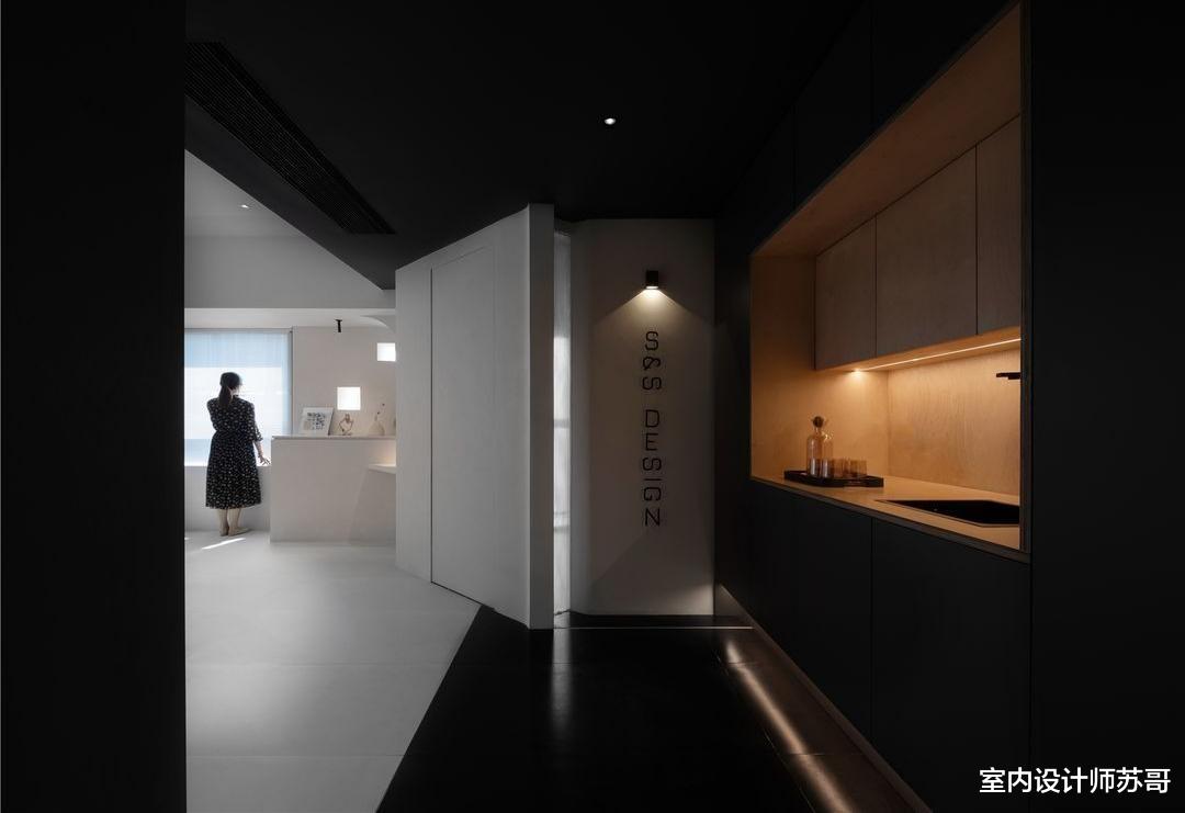 49平米的公寓改变成工作区,满足功能需求,并引入光影效果