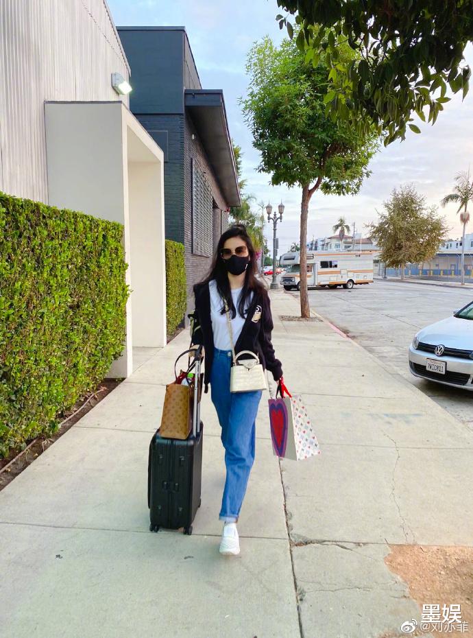 刘亦菲|刘亦菲的身材屡屡被嘲，我们对女星的审美，只有锥子脸筷子腿？