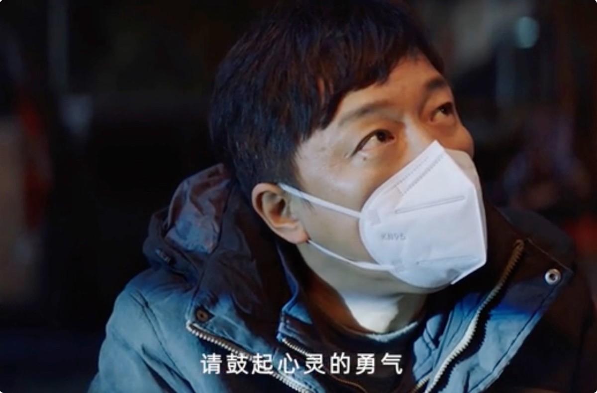 张天爱|上映4天，票房大破5亿！影帝黄渤这部热血大片，来“轰炸”影圈了