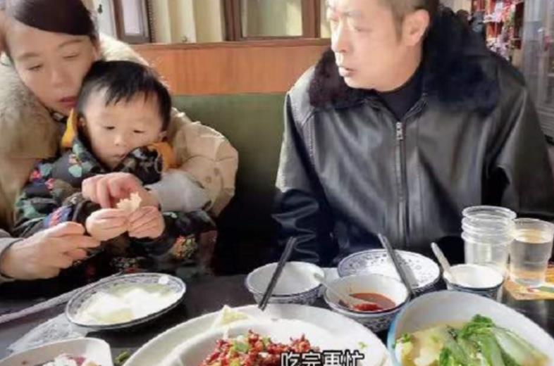 许敏|许敏到河南看孩子，看到许妈姚爸一家团圆，老杜称心里像刀扎一样