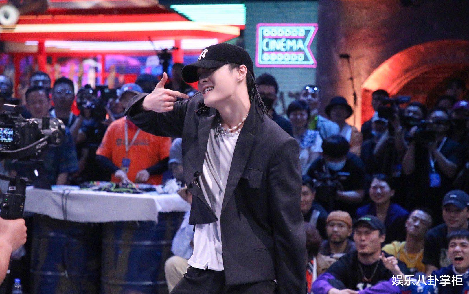 张艺兴|张艺兴，当你的努力不再是人设，别人都会为你喝彩