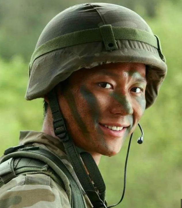 李晨|李晨演少年翻车告诉我们：如果你不是“小伙”，就别强行“装嫩”