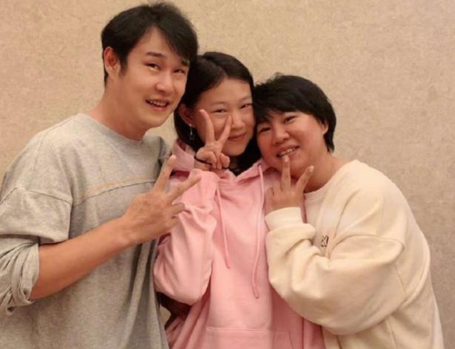 沈春阳|小沈阳妻子沈春阳蜕变成功，告别“土肥圆”，摇身变女神