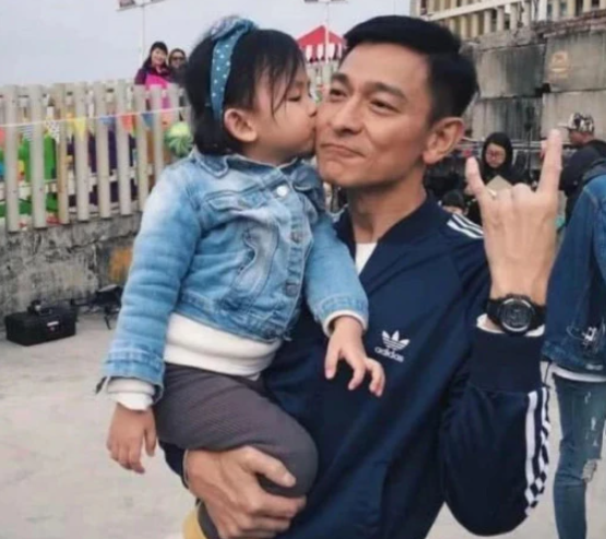 秦岚|账号停更一个多月，掉粉几十万，刘德华的“清醒”打脸了多少明星