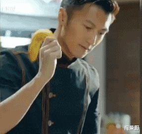 谢霆锋|谢霆锋好像一辈子都活在自恋的光环里