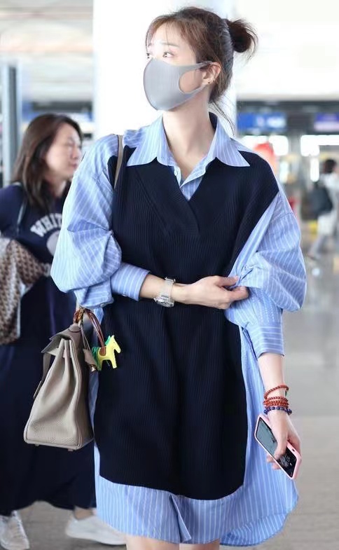 潮帮先生 蒋欣诠释了“微胖美”,宽松穿搭遮不住高级气场,骨子里透着自信