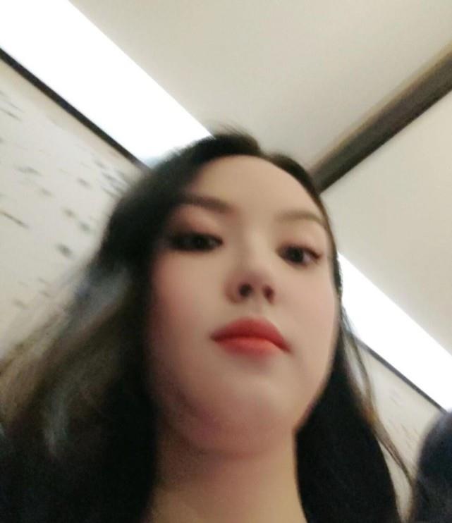 张梓琳 张梓琳生二胎后晒近照，身材苗条气色好，还励志要减肥