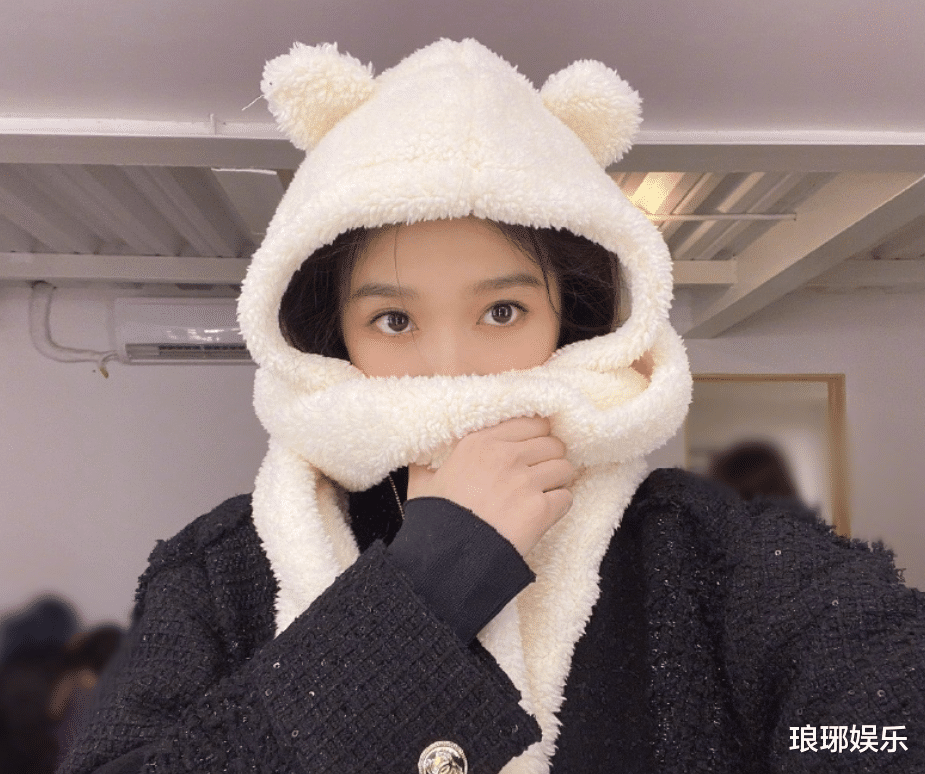 景甜|关晓彤晒一大波自拍，鹿晗却意外出镜秀恩爱，这次马赛克没打好！