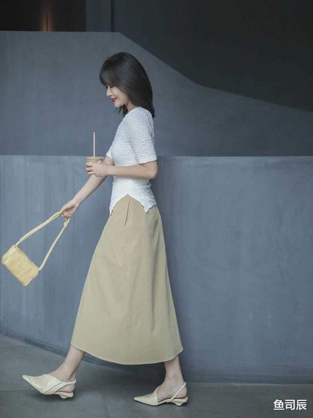 鱼司辰|一看就是高级穿搭，上班通勤的穿搭，风衣搭配牛仔裤气质感满分