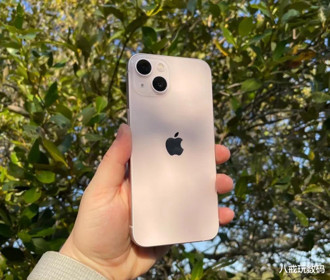 iPhone|给女朋友买iPhone13，自己用红米k40，什么水平？