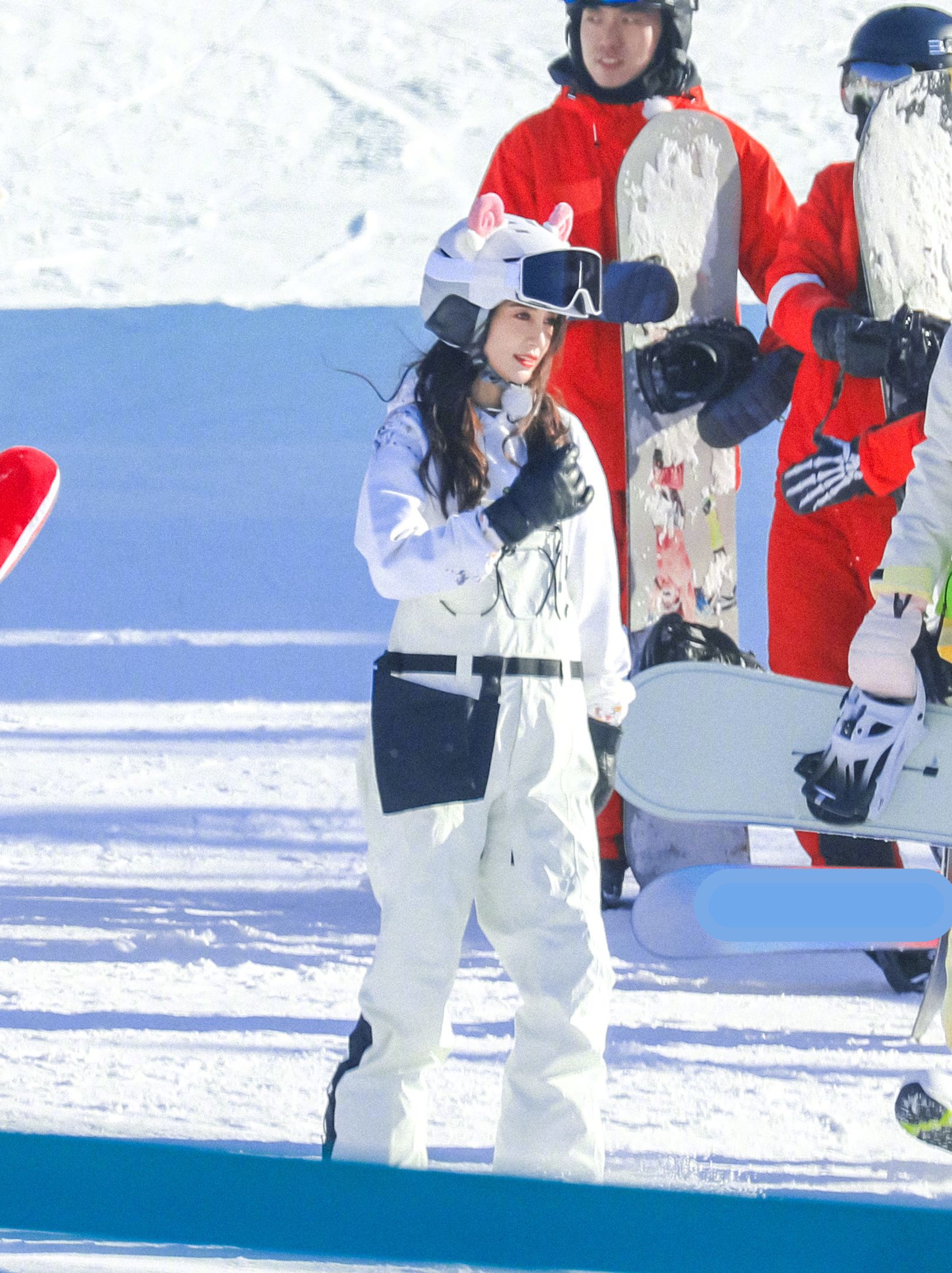 Angelababy|baby滑雪造型好美！长发飘飘生图抢镜，好似韩剧女主角