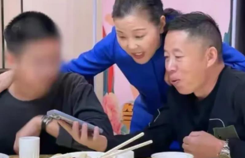 谭咏麟|基因强大！孙海洋好友晒孙卓父子剥虾照，同款兰花指动作超像