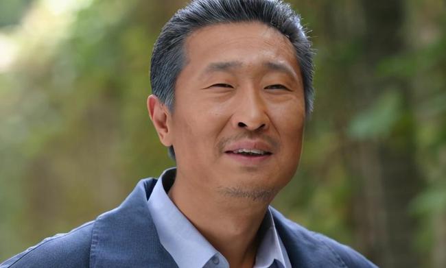 王奎荣|国家一级演员美娇妻对比，杜旭东老婆够美了？看看王奎荣老婆！