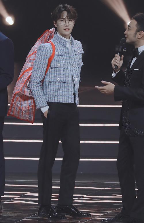 王一博|姚晨直言，很多女星不愿意和王一博拍吻戏，原来陈乔恩没说谎