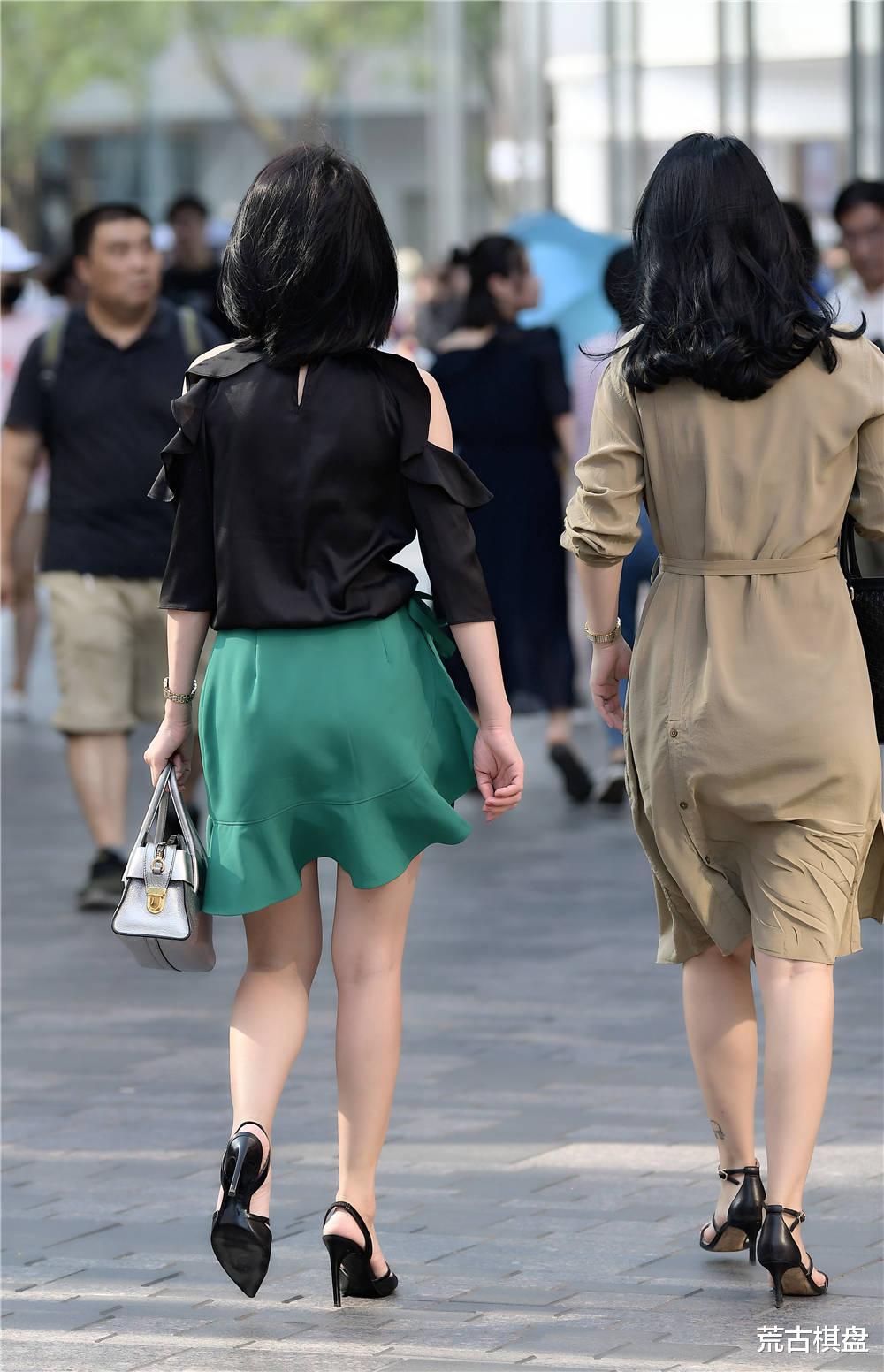 荒古棋盘|和姐妹一起逛街，要搭配高跟鞋，选择不同的细跟款式更好
