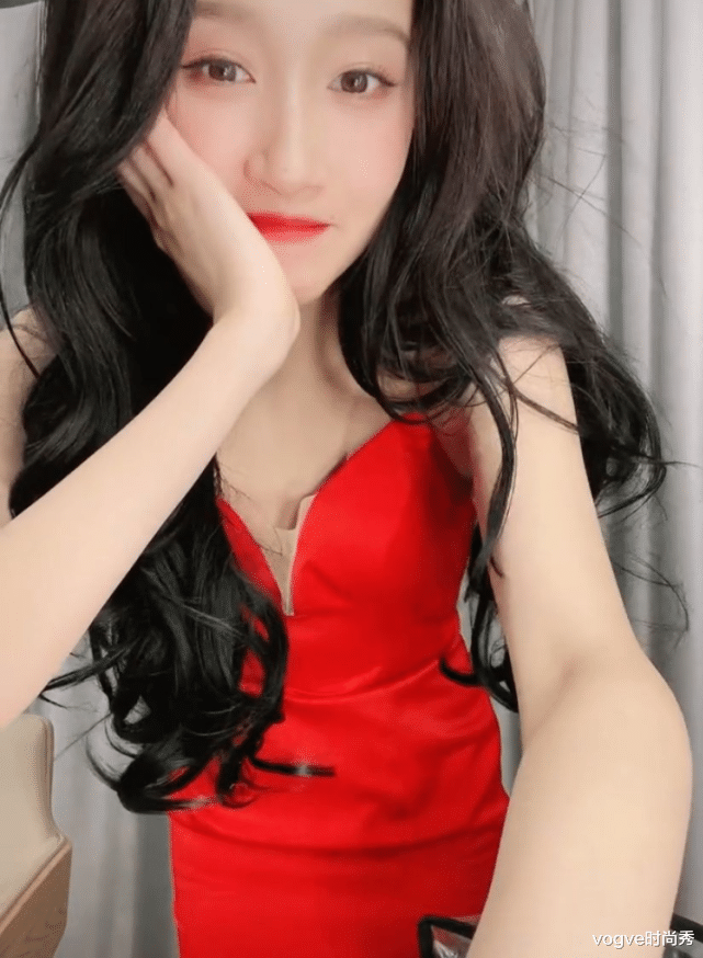 关晓彤|关晓彤跳“花间酒”被疯传，在无美颜状态下，这腰围真实存在吗？