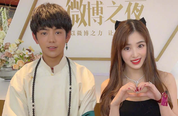 程潇|丁真成微博之夜香饽饽,明星争相求合影,黄子韬台上邀自拍