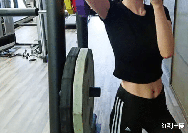 杨幂|路人镜头下的杨幂多真实?未P图双腿比筷子还细,上围却丝毫不减