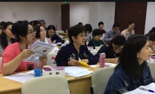 月落等风來|清华大学课改惹争议，700多门课程将用全英文教学，师生叫苦不迭