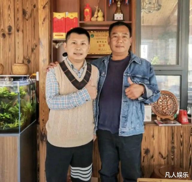 时宜|何错之有？相对何云伟现身遭无视，我更心疼餐厅老板