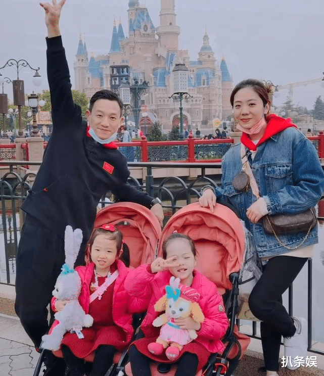 杨云|杨云晒照庆结婚13周年，杨威将老婆揽入怀中甜蜜相依，好幸福