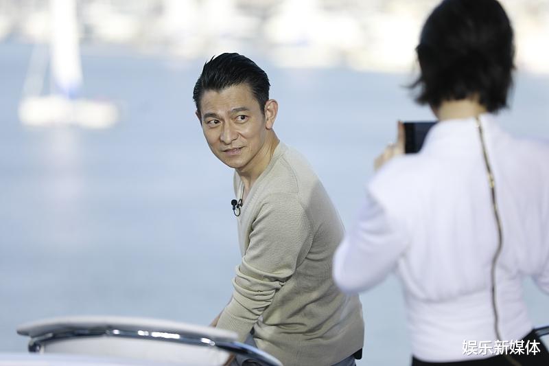 刘德华|刘德华发布新歌，《奉陪到底》，迅速火遍全网真的很好听