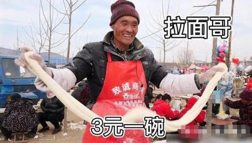 猩猩|为抢回拉面哥吸走有流量，大衣哥学习猩猩走路，还真像