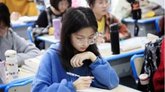 英语学习|新高考模式下如何选科？3种组合要慎重，是中等生的“陷阱”