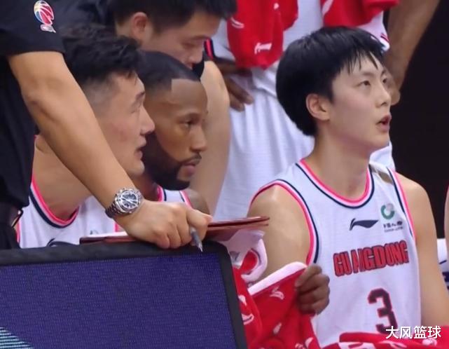 廣東男籃|7分2籃板！杜鋒信任用人獲回報，1米78“徐中鋒”成宏遠王牌后衛