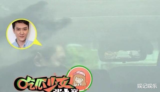 贝克汉姆|冯绍峰带儿子外出，跟赵丽颖离婚后过得很洒脱，2岁想想很懂事