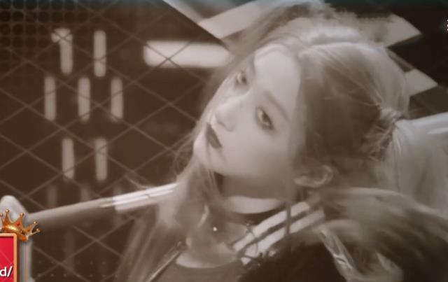 关晓彤|关晓彤cos小丑女，谁留意她肚子上的痕迹，终于明白了鹿晗的眼光