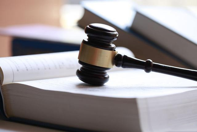 身份证 一男子捡到手机蒙对密码私吞四千余元！后归还钱款获谅解免于刑责