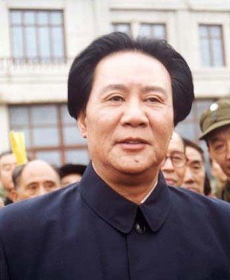 |她50岁抛弃事业，靠试演毛主席收入颇多，因演得太像让丈夫很烦恼