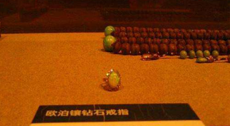 光绪|李莲英墓穴太豪气，各种珠宝摆满地，连光绪的翡翠扳指都在这