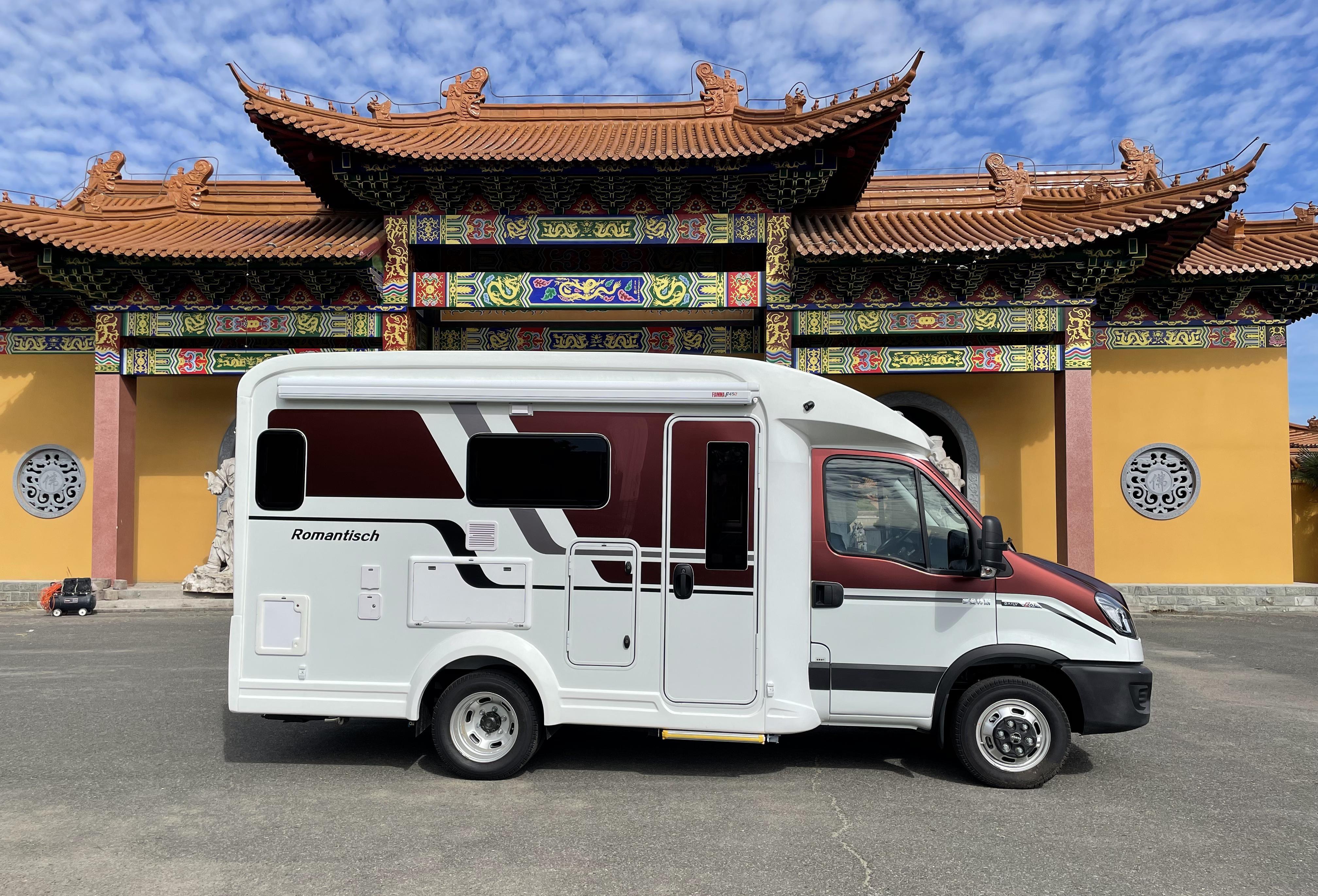 实拍罗曼特斯高配版智能房车,高颜值+全铝车身,动力强带1千锂电