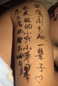 萌萌萌说|“追了一年的女友在我家洗完澡后，我陷入了沉思...”放弃吧哥们