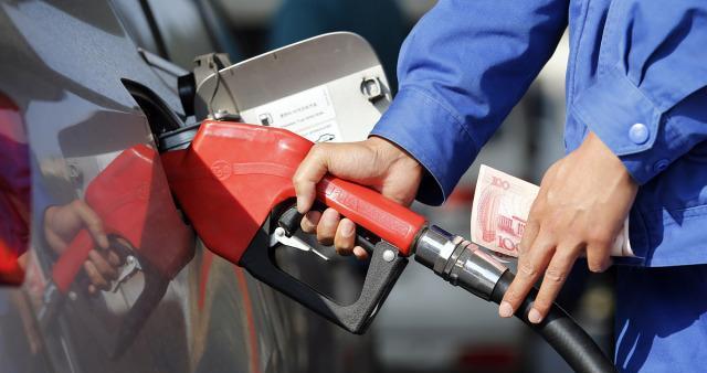 原油 2021年油价下跌“首秀”即将上演，最新调整后92、95汽油今日价格