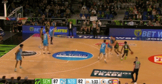周琦|太炸了！周琦又打服澳洲！100%命中率啊！这一扣NBA级别