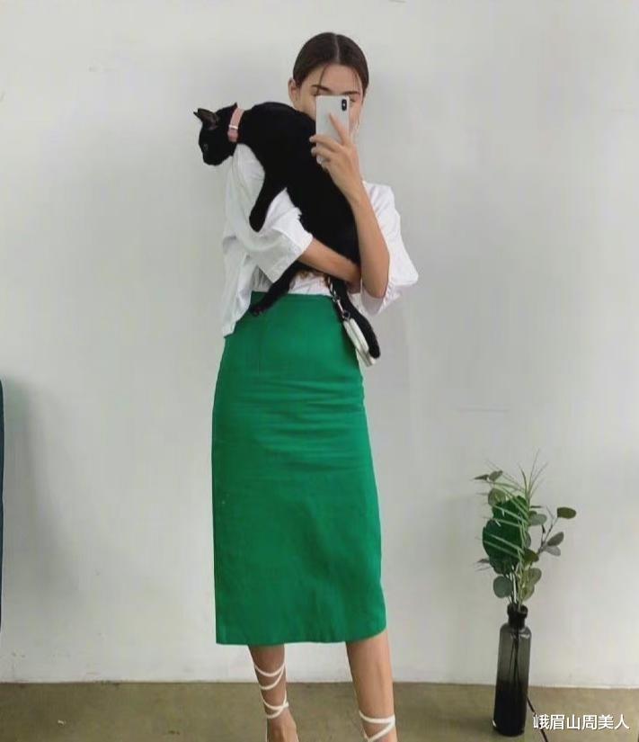 峨眉山周美人 建议皮肤偏黄、暗沉的女人,少穿这3种颜色,显黑不说还特没气质