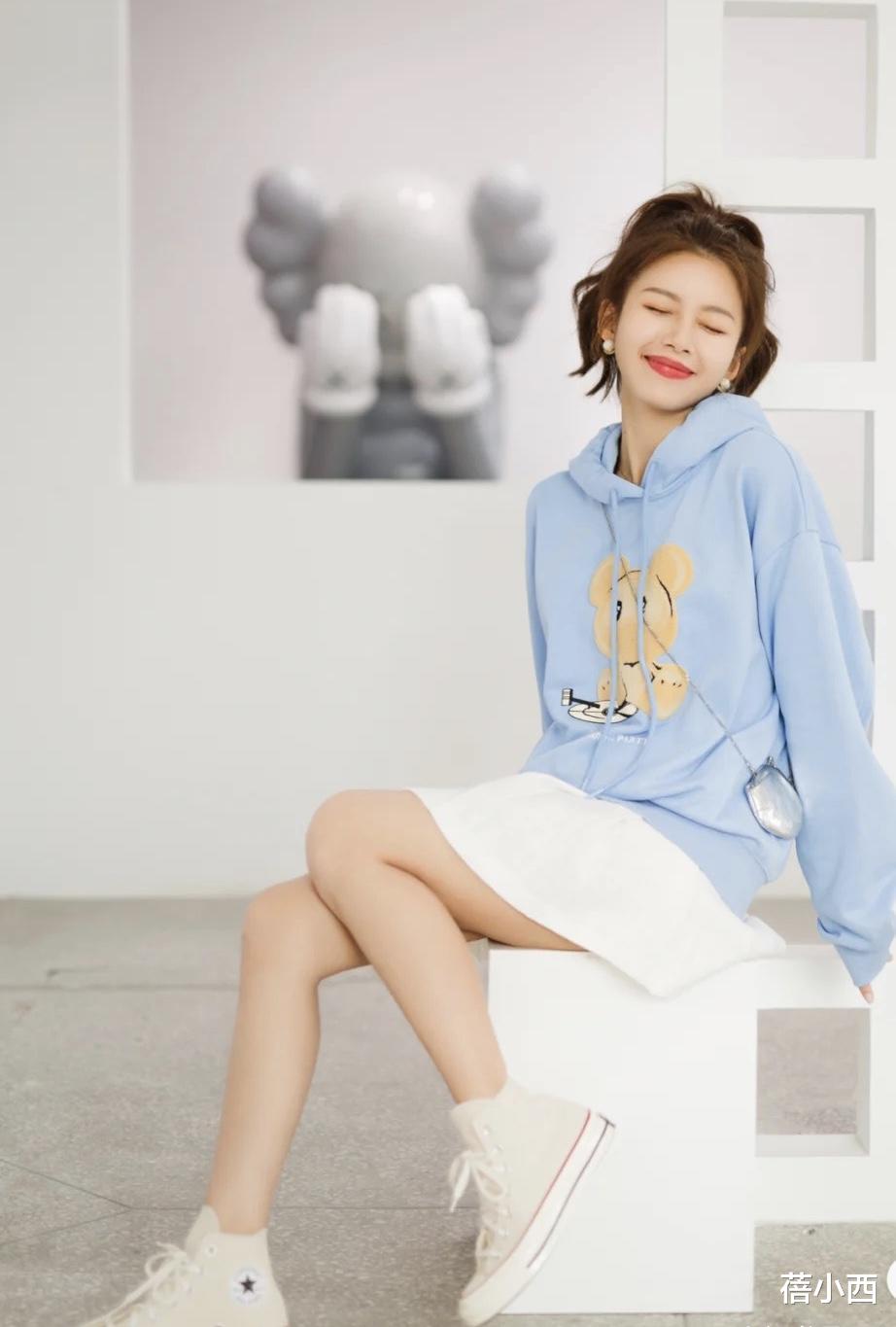 蓓小西|“连衣裙”该让位了,今秋流行休闲风穿搭,不仅舒适遮肉还很减龄